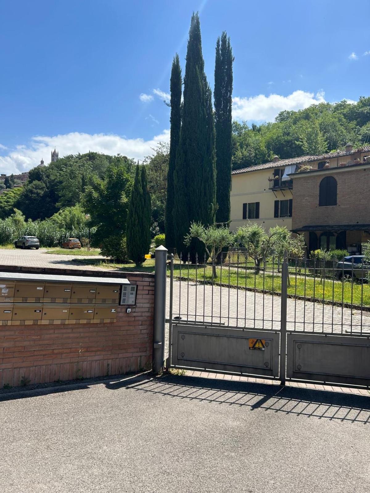 Loft Vicolo Di Vallepiatta 2 Min Piazza Del Campo Con Parcheggio Siena Esterno foto