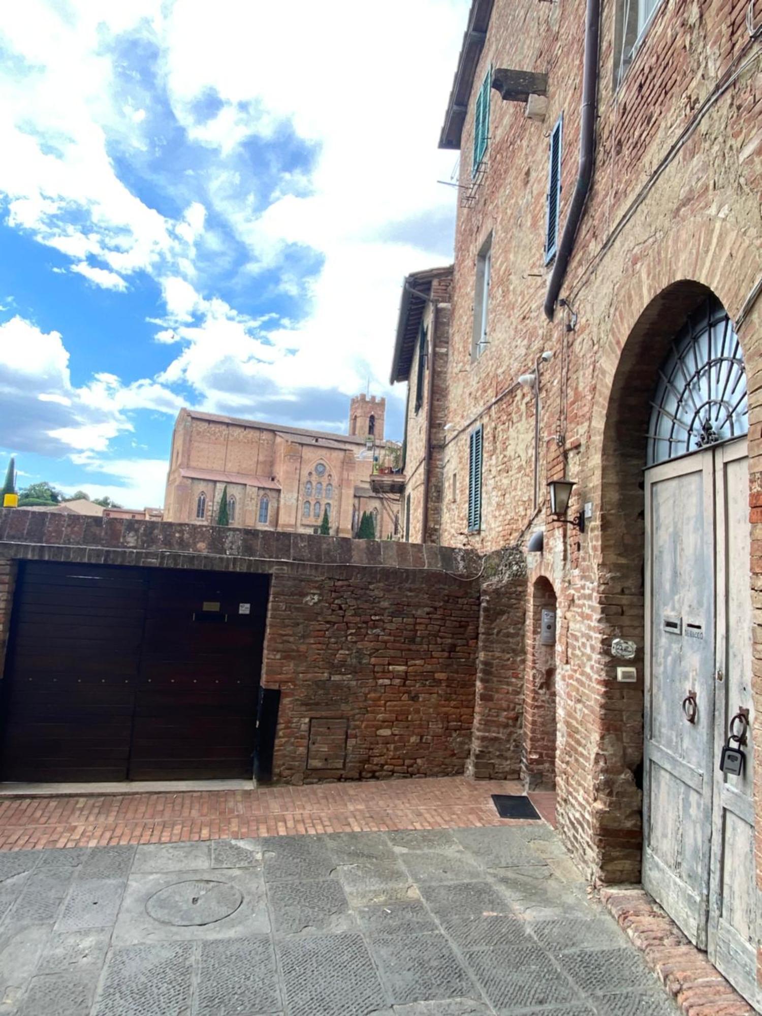 Loft Vicolo Di Vallepiatta 2 Min Piazza Del Campo Con Parcheggio Siena Esterno foto