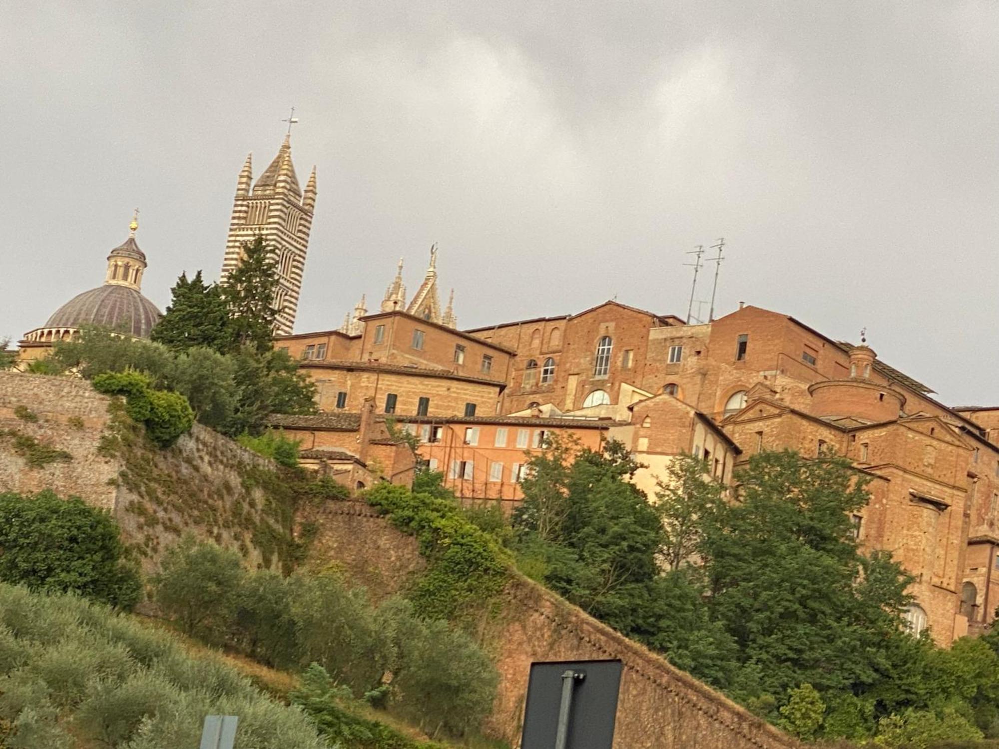 Loft Vicolo Di Vallepiatta 2 Min Piazza Del Campo Con Parcheggio Siena Esterno foto
