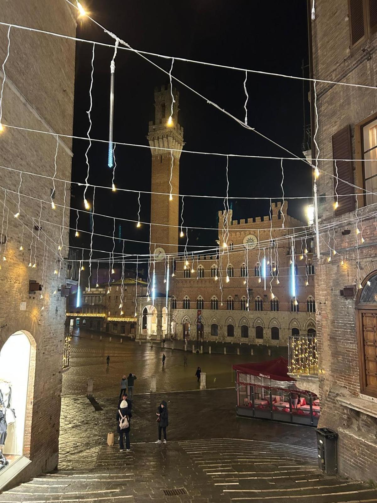 Loft Vicolo Di Vallepiatta 2 Min Piazza Del Campo Con Parcheggio Siena Esterno foto