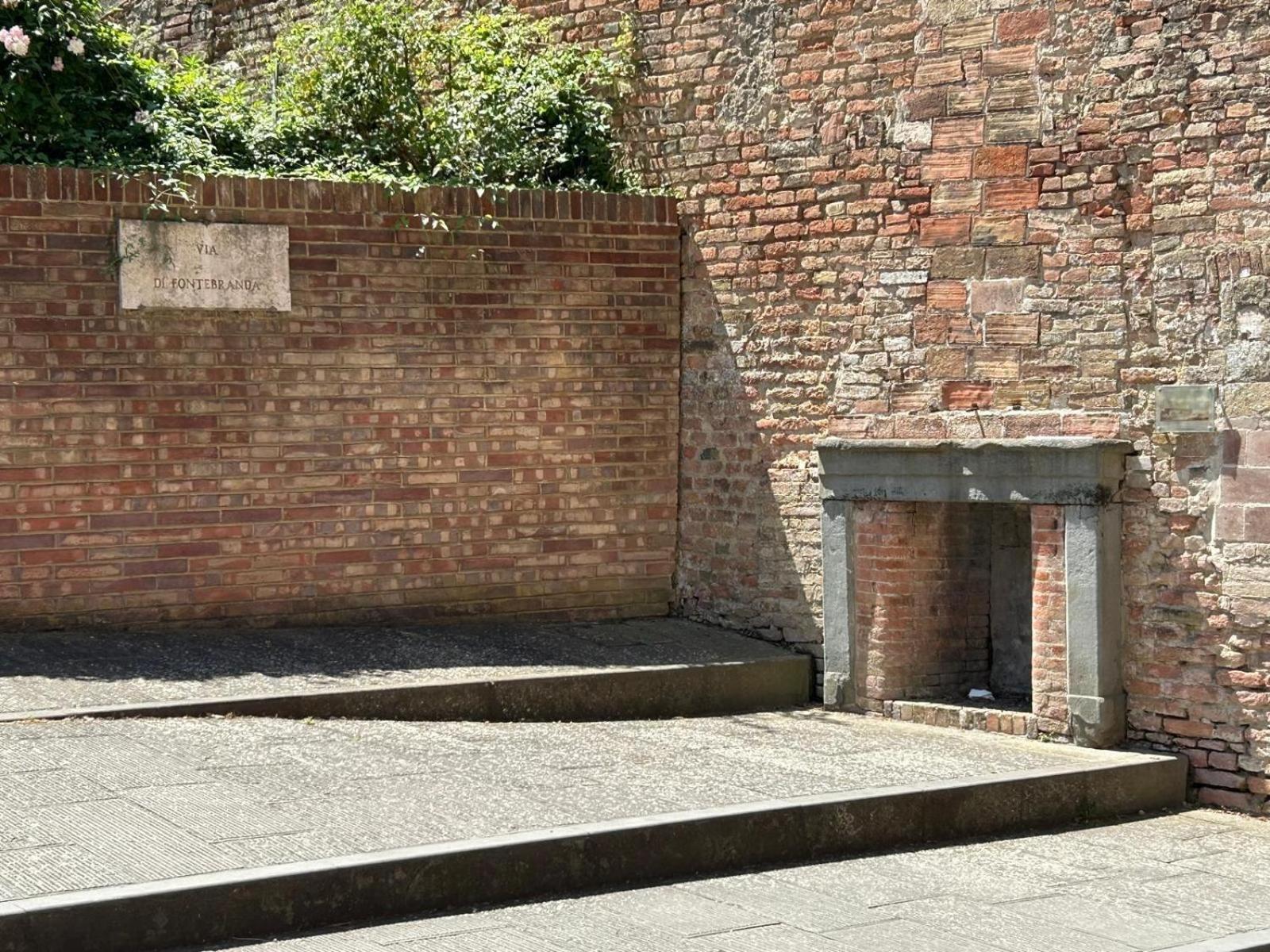 Loft Vicolo Di Vallepiatta 2 Min Piazza Del Campo Con Parcheggio Siena Esterno foto